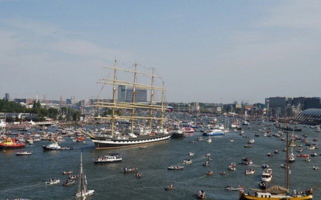 24 июля 2000 года стартовал 4 этап больших гонок: Галифакс (Канада) — Амстердам (Нидерланды)