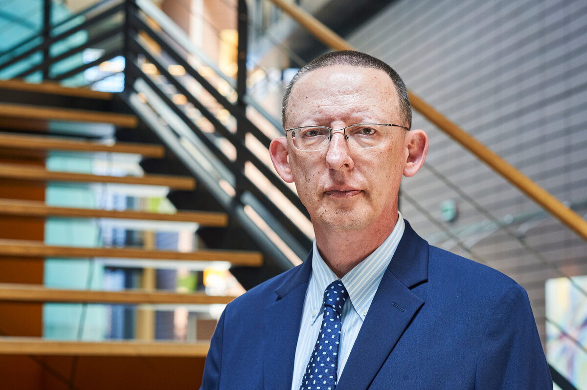 Этот симпатичный мужчина - хорватский судья Марин Мрчела. Президент ГРЕКО. Фото с официальной страницы организации