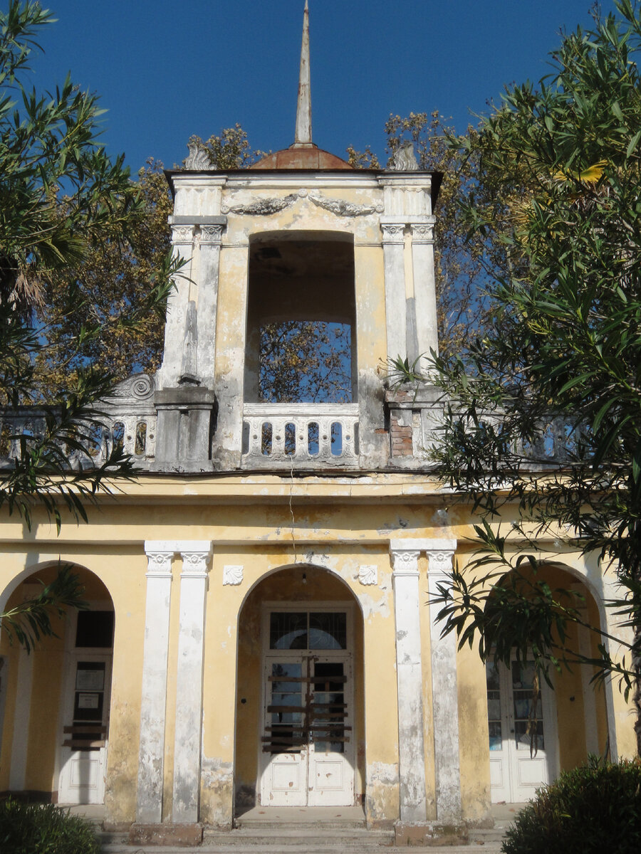 В подборке фото-Осень 2019. Верхняя часть города-ул.Шотландская, г. Чернявского и др.,, парк сан. МВО, набережная