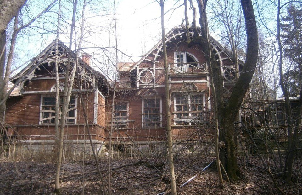     В третий раз отказано в возбуждении уголовного дела в связи с неудовлетворительным состоянием деревянной дачи Мюзера / Фото: КГИОП