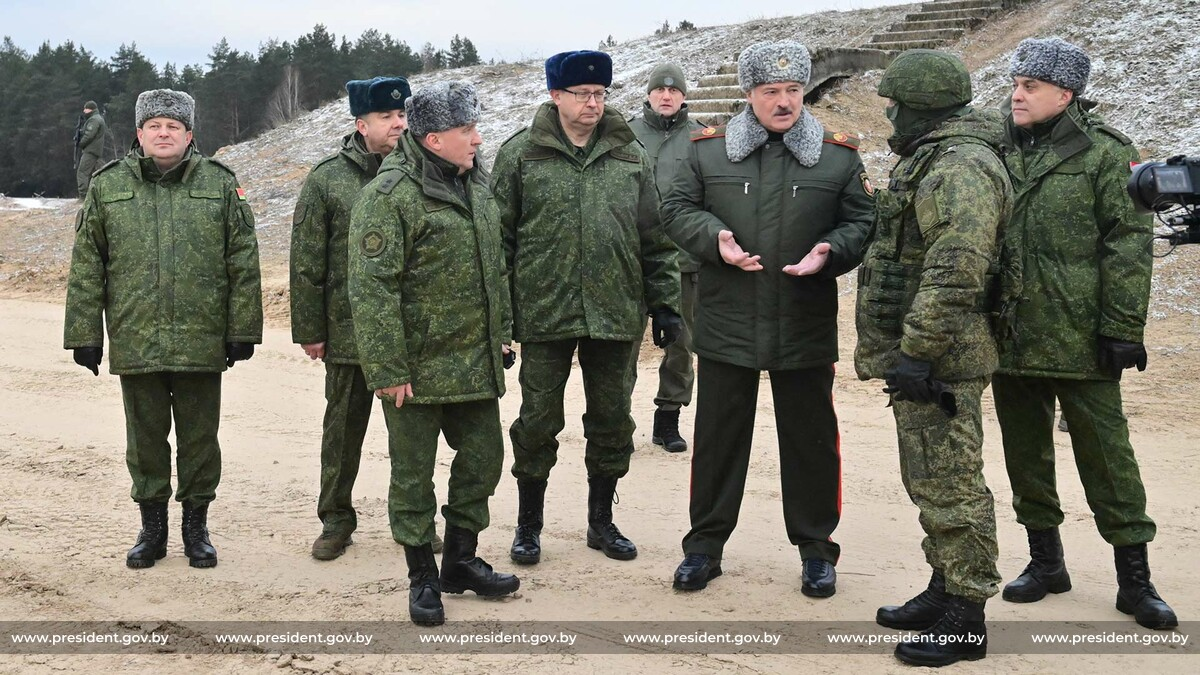 "Если будут вопросы ко мне, скажите", - отметил Президент. 