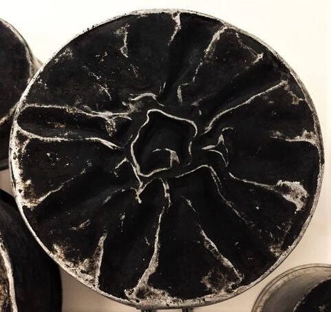 «al Muallaqat - Пища для размышлений» Maha Malluh Сау́довская Ара́вия. Эр-Рияд. 2013. Лувр в Абу-Даби