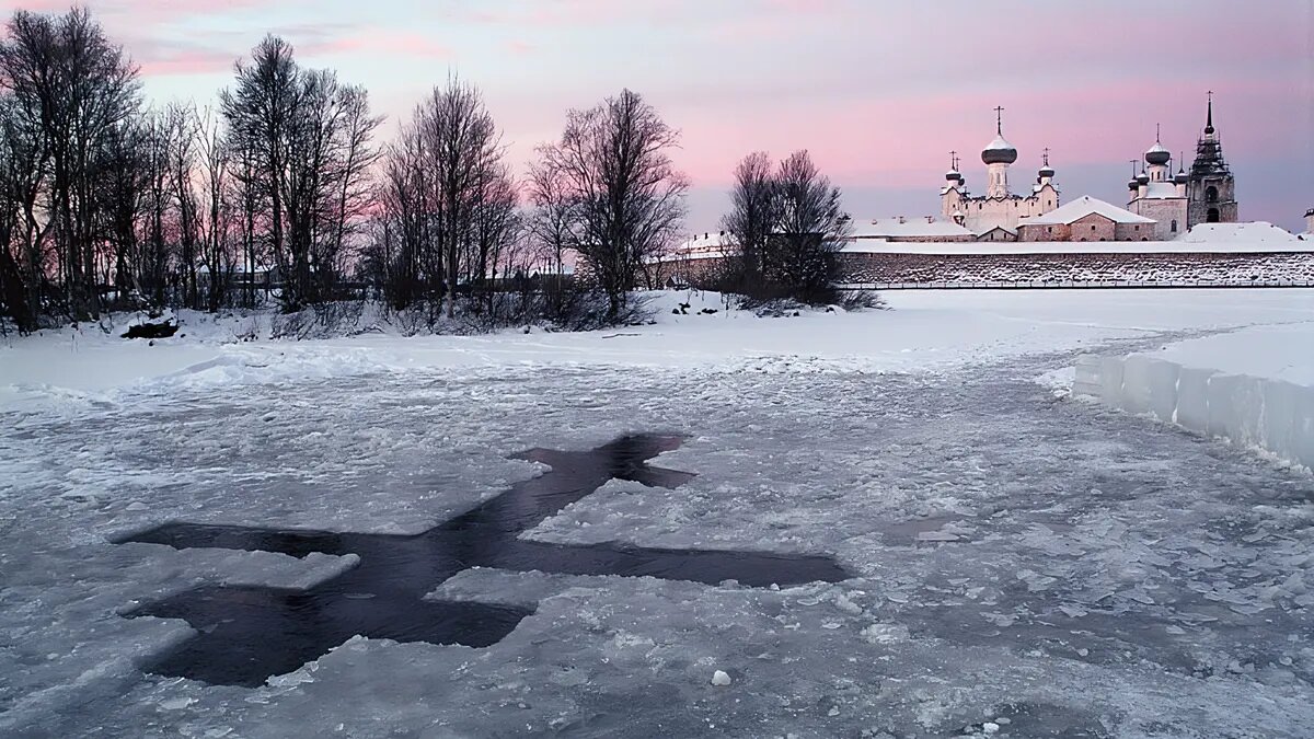 Купание к Крещение нужно проводить с особой осторожностью. Фото: pxhere.com