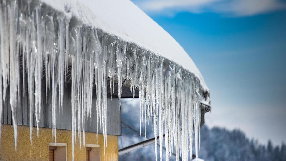    Снег и сосульки:Andrej Trnkoczy/Getty Images