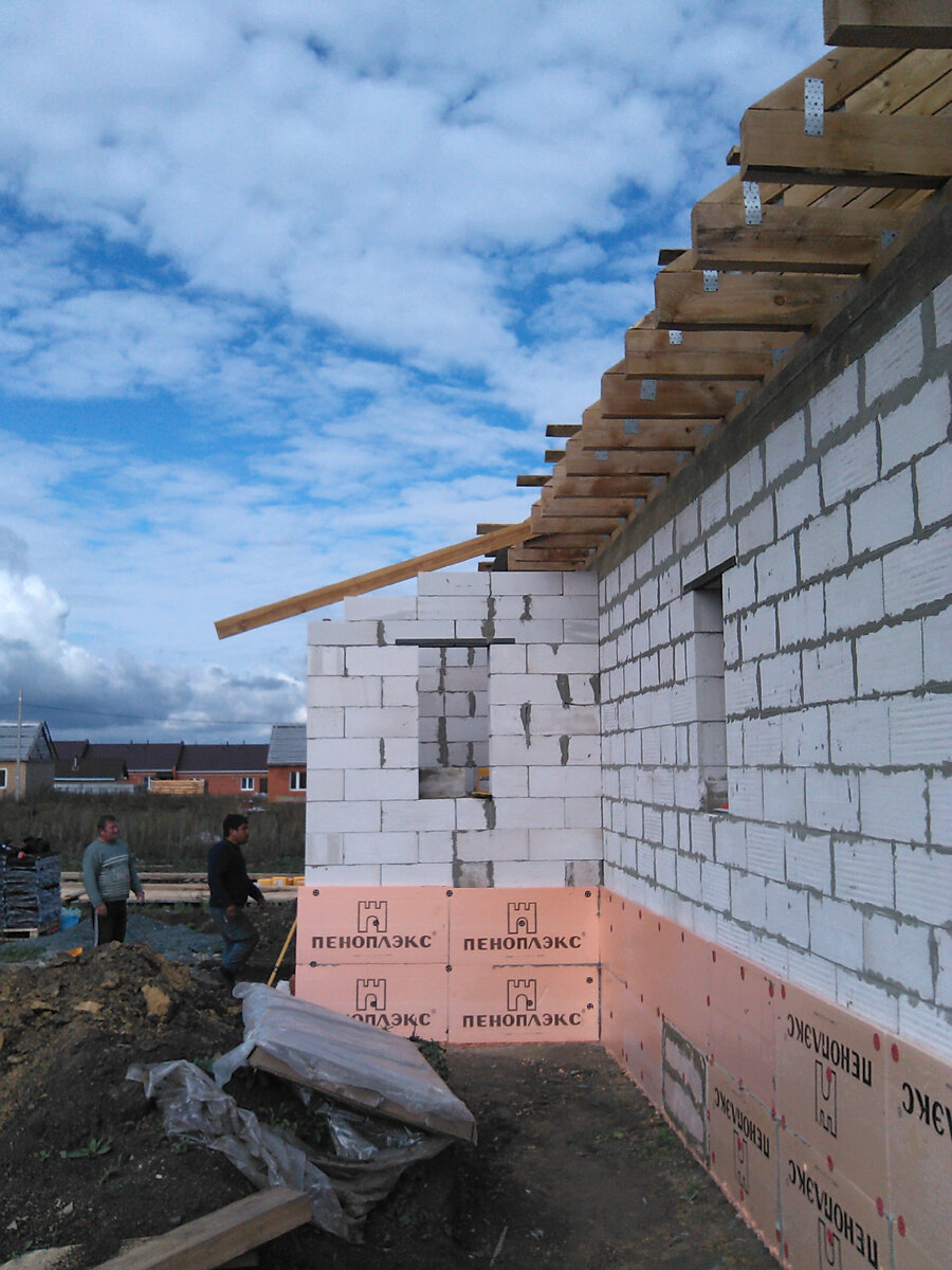 Первым делом утеплил цоколь дома. @ Горбунов Сергей