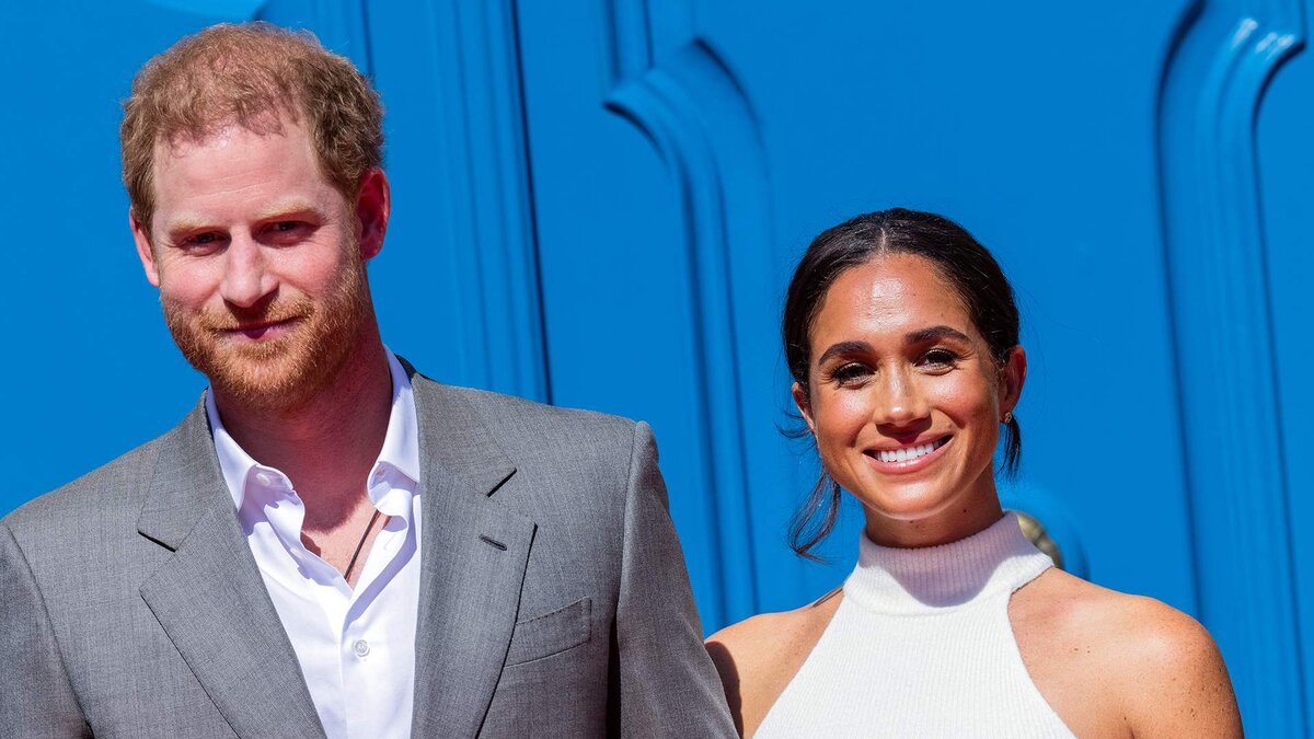 Я влюблен и у меня самая красивая на свете жена, она сама мне так сказала (слова мои, картинки общие, из интернета)