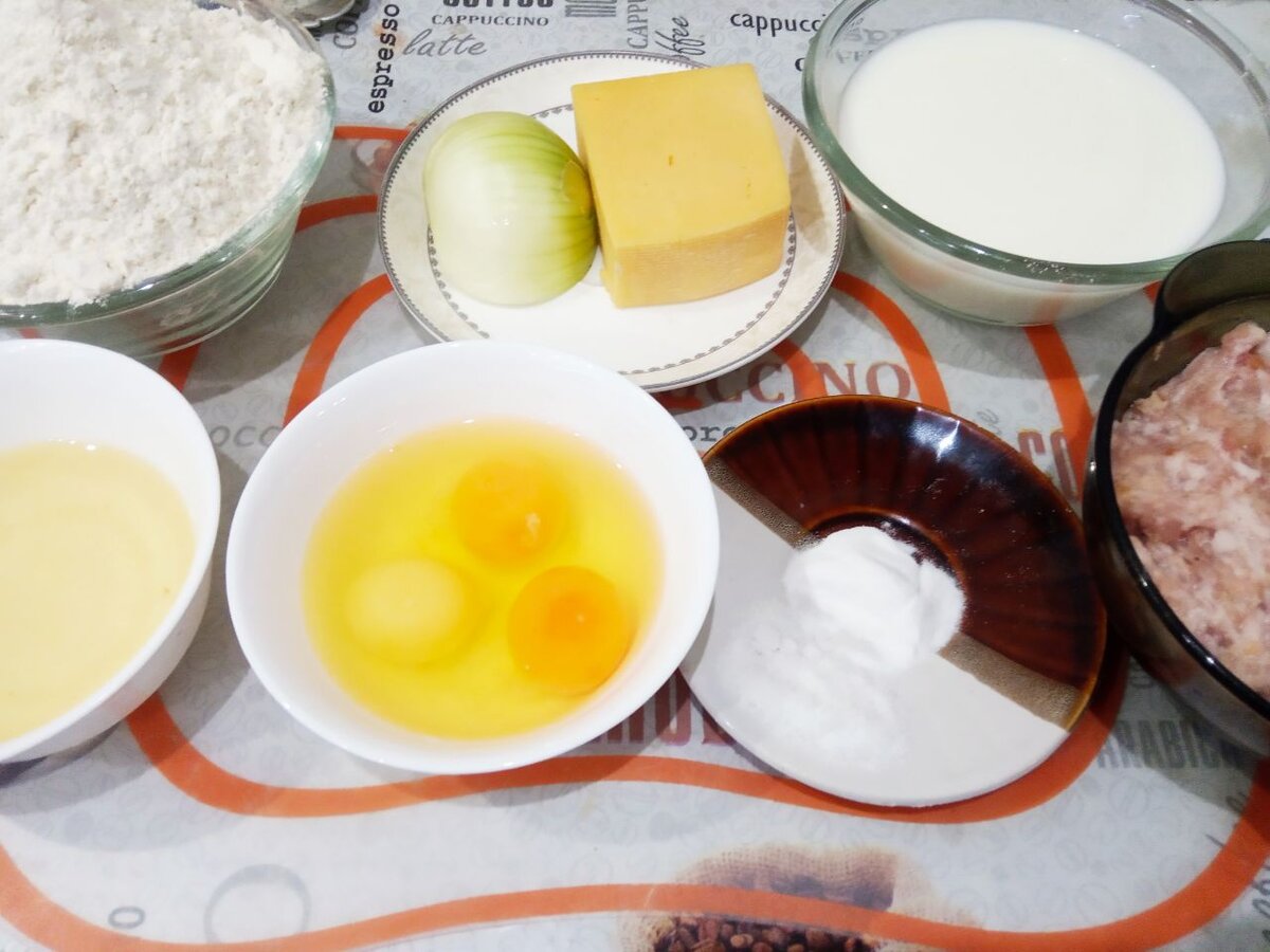 Ингредиенты для приготовления пирога с мясом и сыром