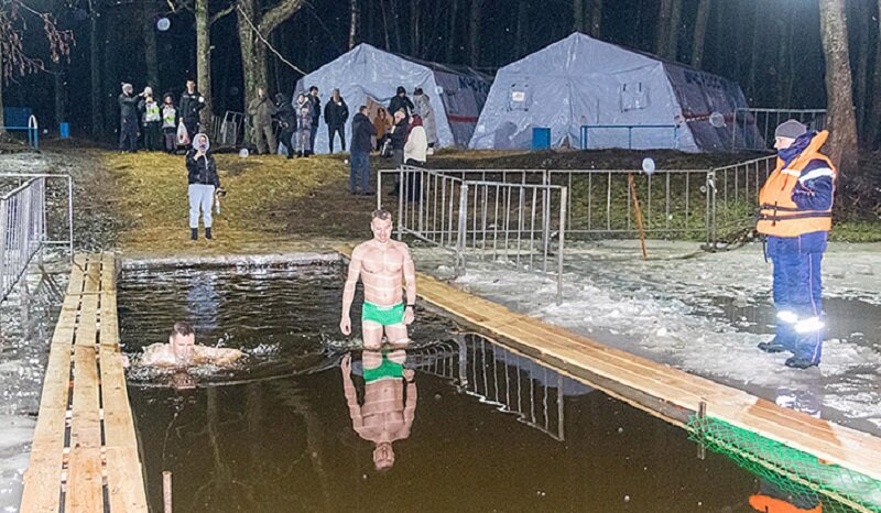    Эпичный пример работы чиновников мэрии Брянска: постановление Макарова о крещенских купаниях опубликовали на следующий день после Крещения Евгений Антюхов