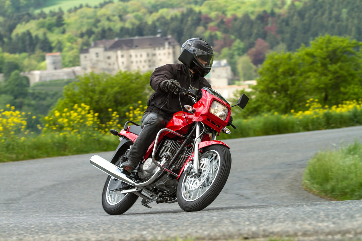     Круче «Хонды»: 5 удивительных фактов о чешских мотоциклах «Ява»