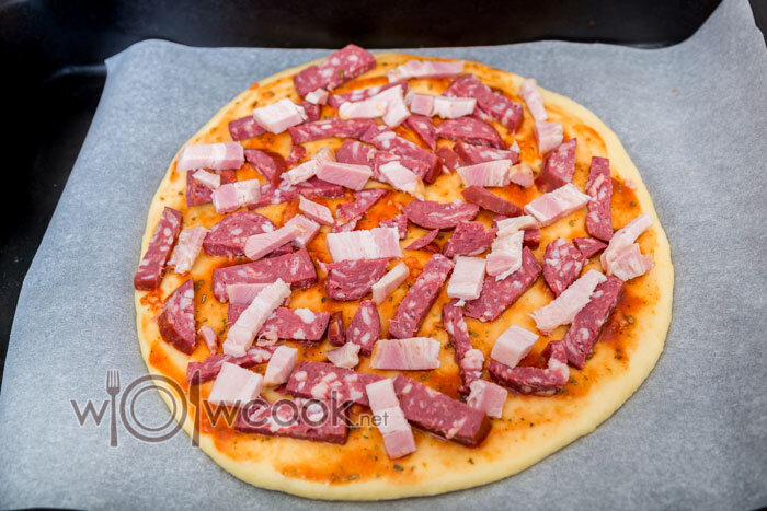 Тесто на пиццу с сухими дрожжами на воде и начинки рецепт с фото пошагово