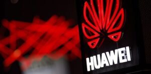 Логотип Huawei на стенде на выставке DIGITAL 2018 в Кельне