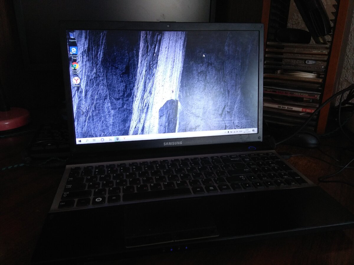Ноутбук Samsung np300v5a