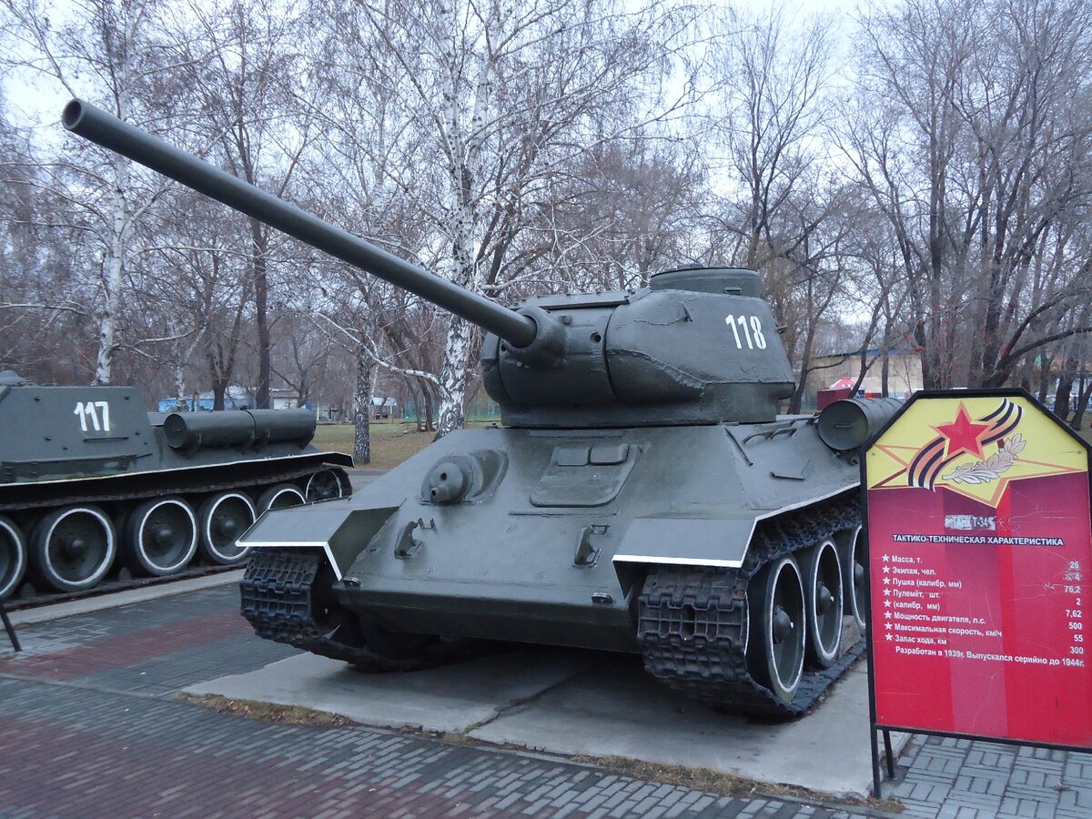 Сад победы челябинск фото военной техники