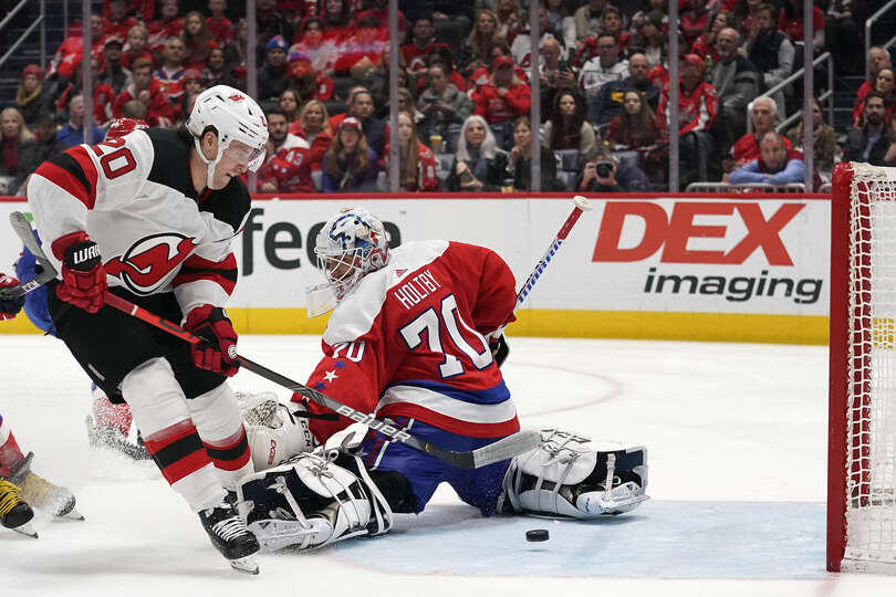 "Нью-Джерси Дэвилз" в атаке на ворота "Вашингтона".