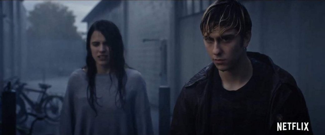  25 августа Netflix выпустил свою адаптацию популярных манги и аниме «Тетрадь смерти», которая лишь отчасти следует сюжету оригинала и ужимает историю Киры и L до полуторачасовой полнометражки. Ранние ревью были разгромными и, как выяснилось по просмотру, не зря, фильм действительно оказался ужасным.