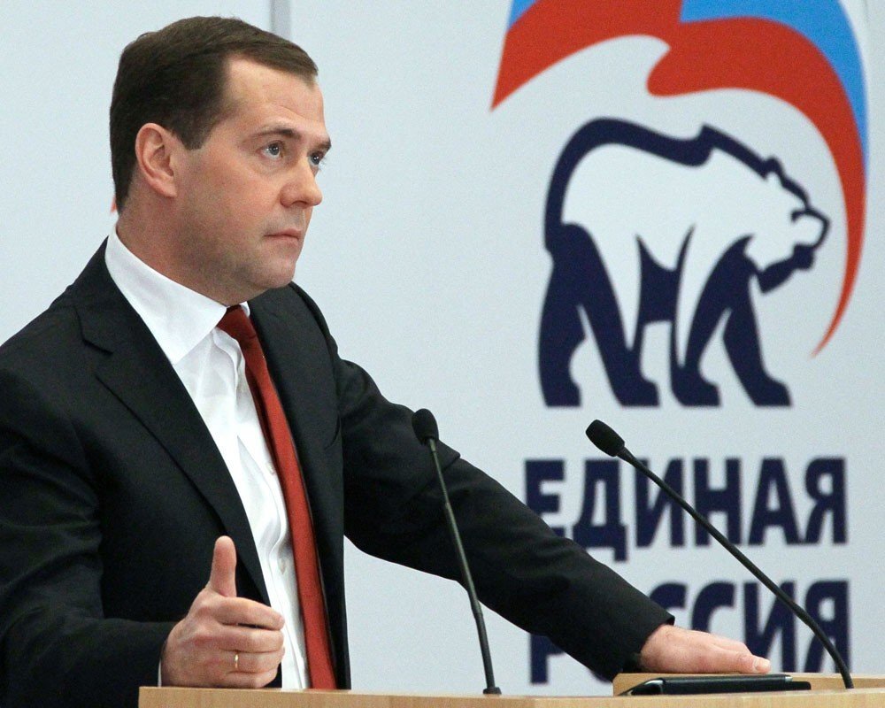 Д а медведев единая россия. Медведев председатель партии Единая Россия. Лидеры партий Медведев.