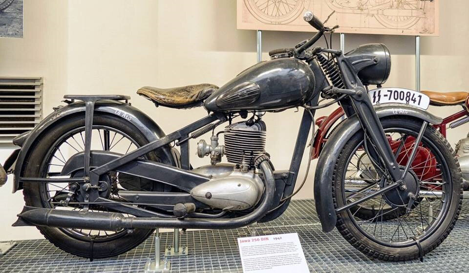 Прототип Jawa 250 Typ 10 1944. Национальный технический музей в Праге.
