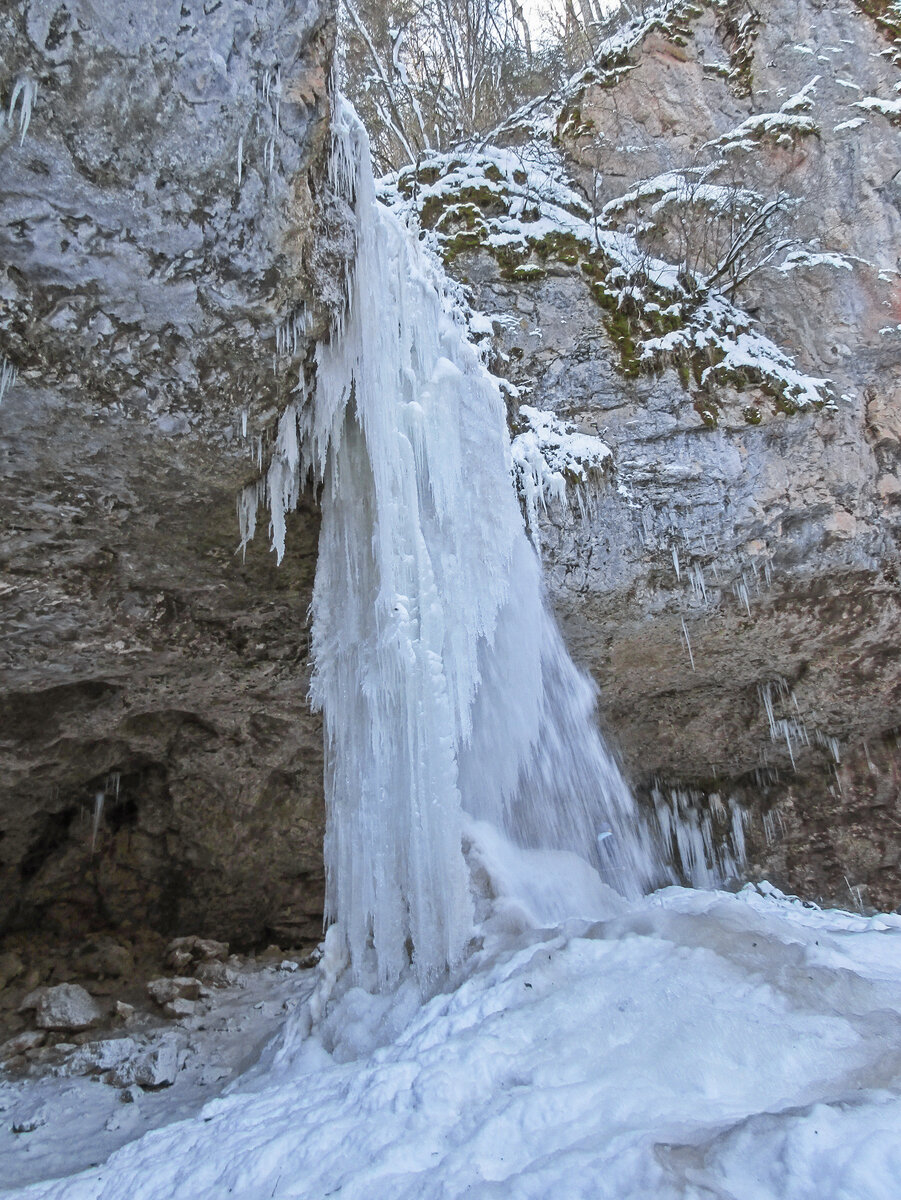 Замерзшие водопады Джермука