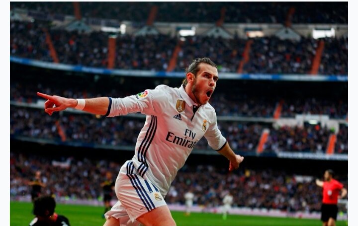 Гарет Бейл,празднует гол на "Сантьяго Бернабеу"