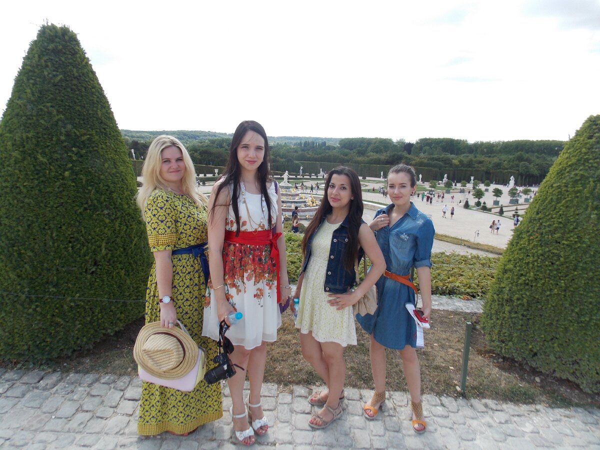 Опять только фото с нами-туристами).