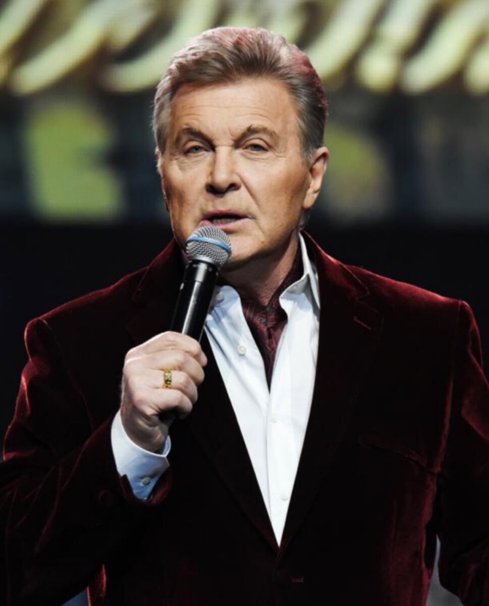 лев лещенко на пляже
