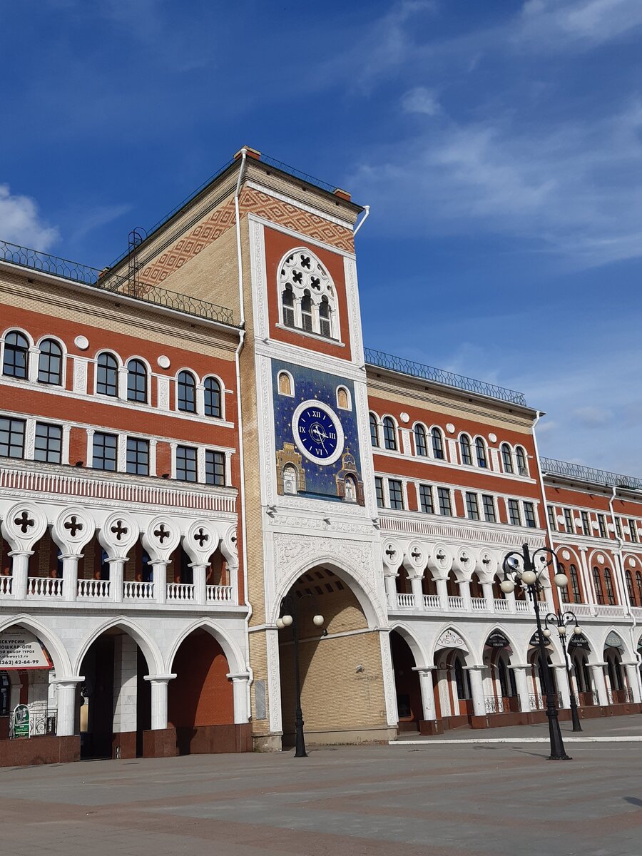 Часы на здании национальной художественной галереи