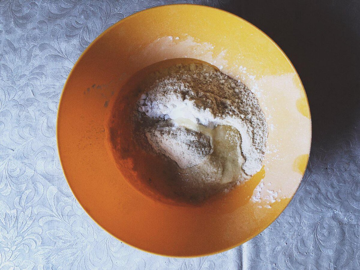 Примерно так выглядит мука+белки (до того как их смешали). Вдруг вы не знали :)