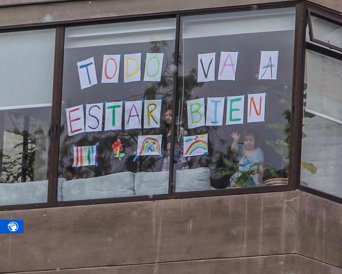 Дети сделали такой вот флешмоб в Эквадоре. Надпись "Все будет хорошо". 