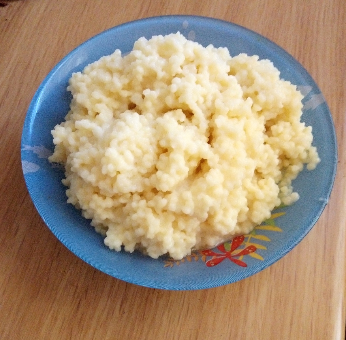 Открытие недели, которое не открытие, заключается в том, что если завтракать полноценной порцией каши, не хочется ни перекусив, ни сладкого. Поэтому утро начинается с кастрюли