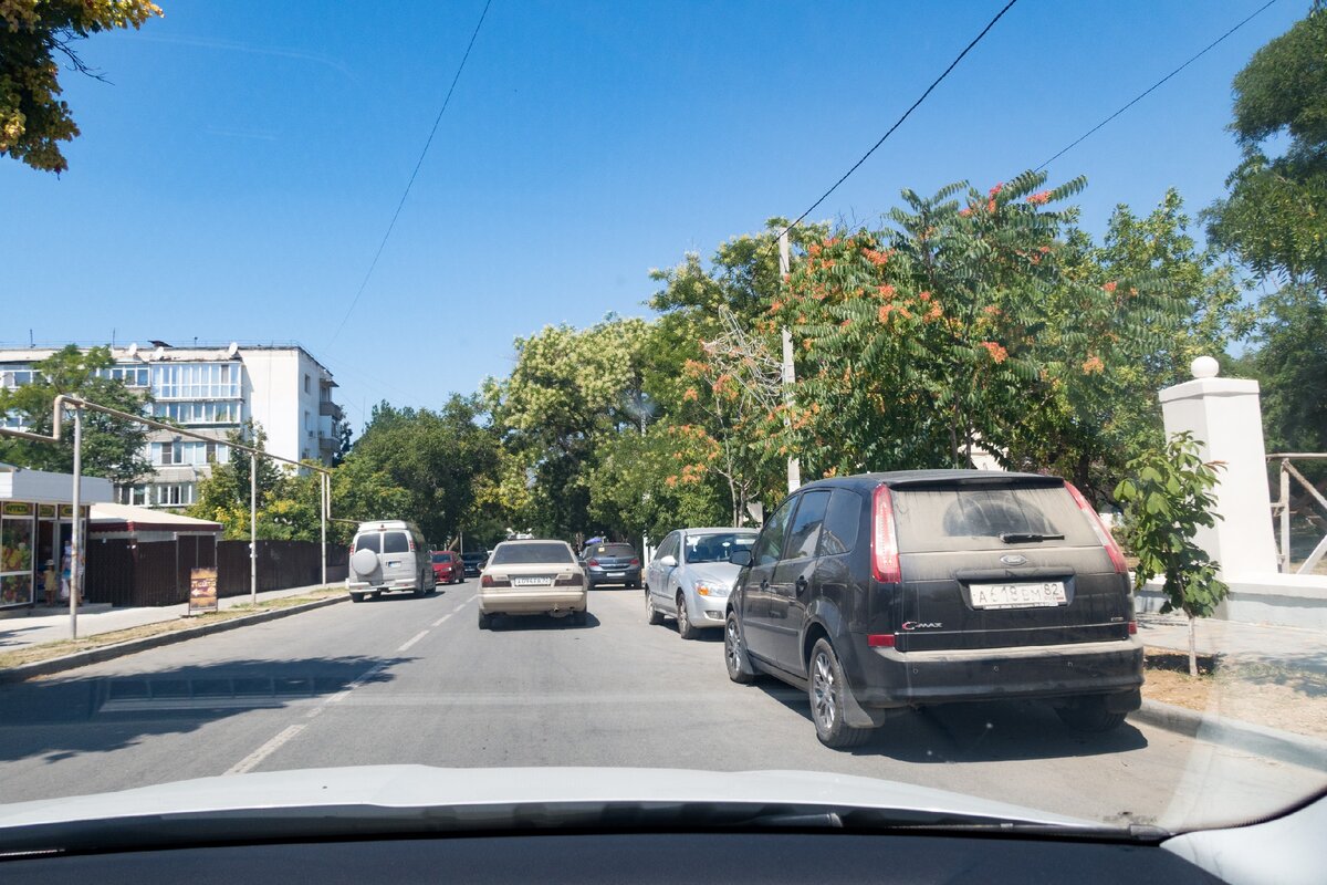 Заплутали в поисках пляжа в Крыму из-за объяснения подруги. Фитнес прогулка с утяжелителем - арбузом.