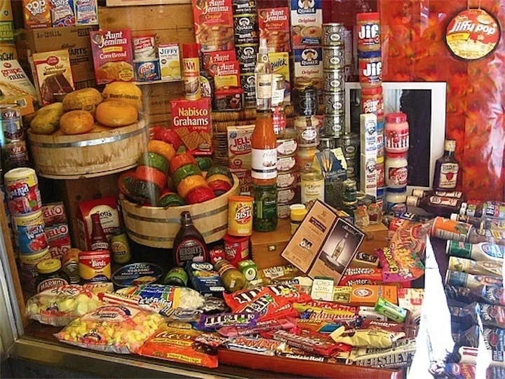 Каких товаров больше не будет. Американские продукты. Продуктовый магазин в Америке. Еда из магазина. Американские продукты питания