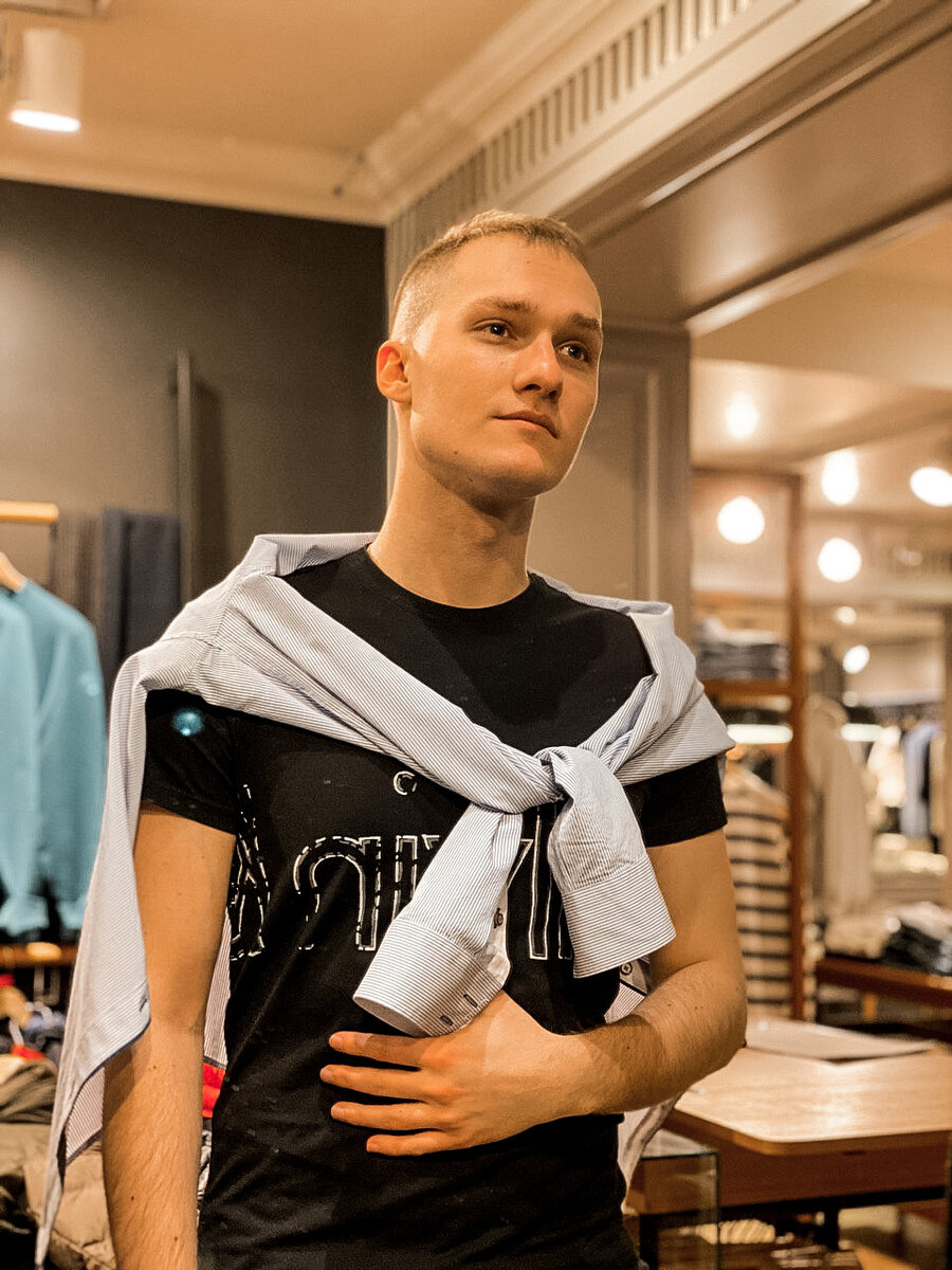 Я на собственном примере могу показать, как жизнь самого обычного человека с типичными установками в голове, может кардинально измениться, лишь благодаря изменению вектора мыслей.