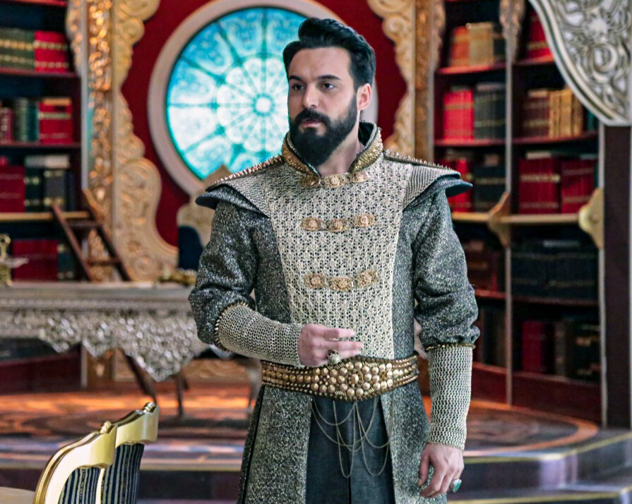 Кадр из сериала Султан моего сердца. Здесь Али Эрсан Дуру в главной роли султана Махмуда II. 