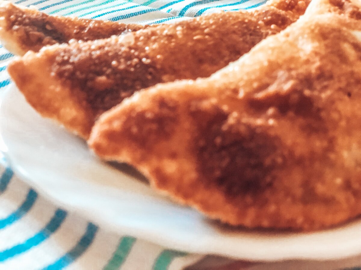 Хрустящие, с тонкой корочкой чебуреки