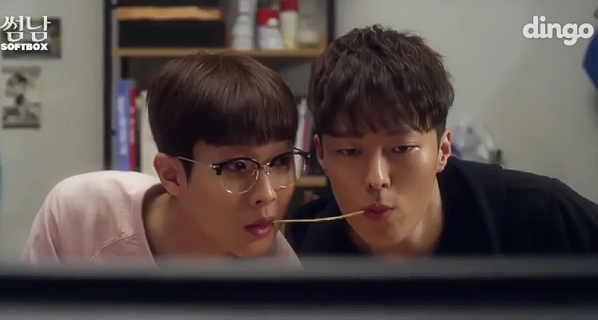 Источник: Яндекс Картинки. Кадр из мини-дорамы "Мальчик по соседству"