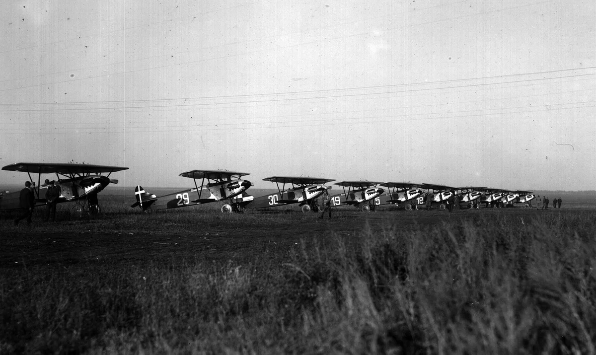 Немецкие самолеты Fokker на летном поле в Липецке. Осень 1925 года
