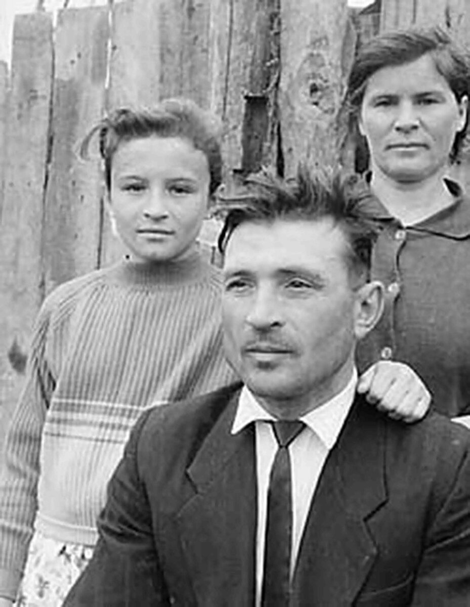 Николай Маслов с женой и дочкой