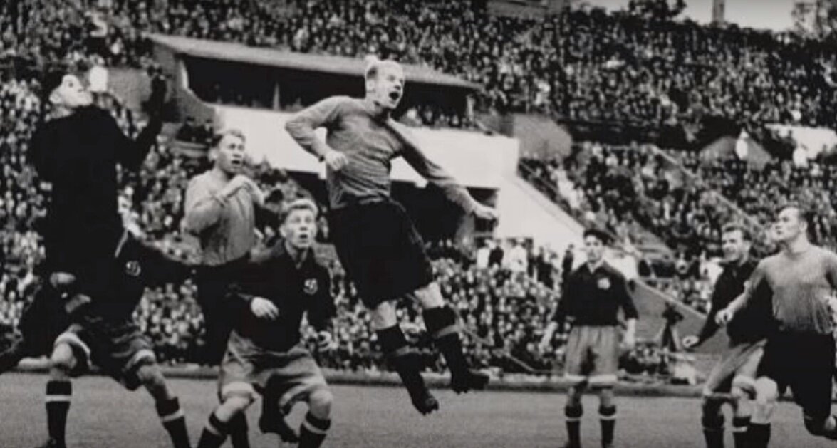Матч между киевскими Динамо и Локомотивом. 1937 год.