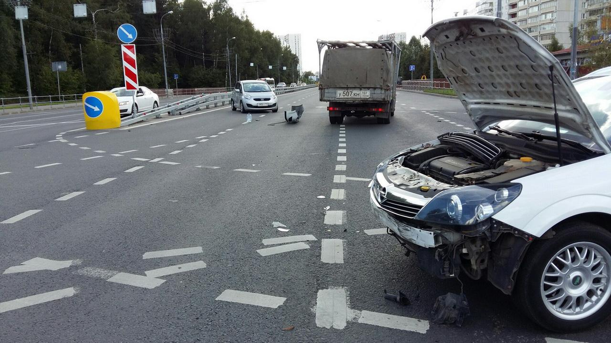 Автомобили перекресток. Автокатастрофы на перекрестке