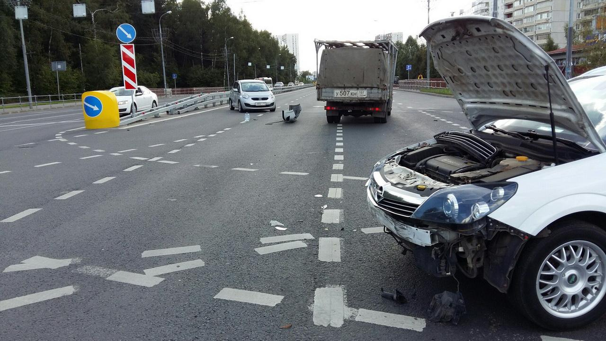 Перекресток машина. Автокатастрофы на перекрестке.