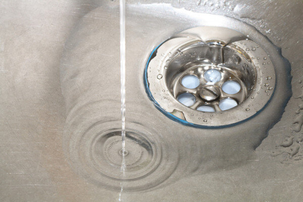 https://static3.depositphotos.com/1000356/108/i/950/depositphotos_1085663-stock-photo-kitchen-sink.jpg