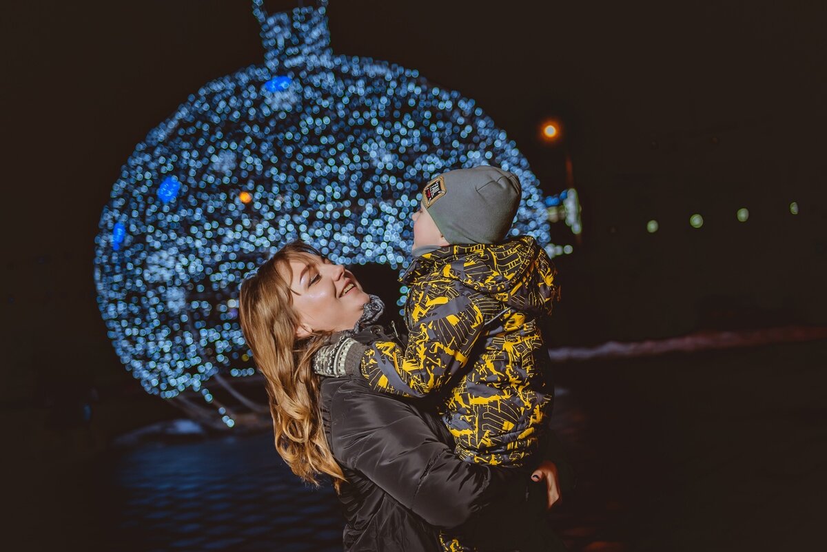 На фото автор канала и малыш