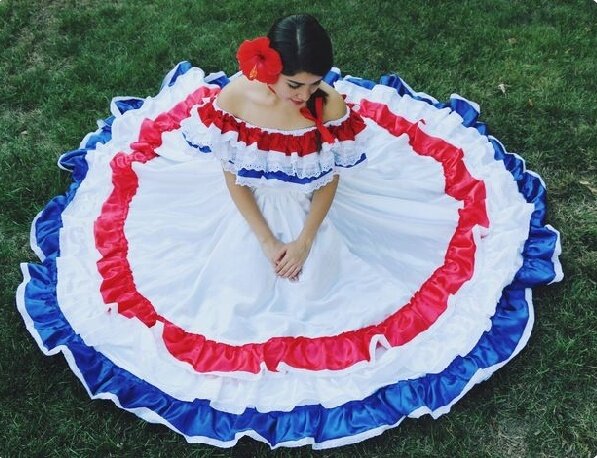 Костариканка в национальном платье. Фото из интернета