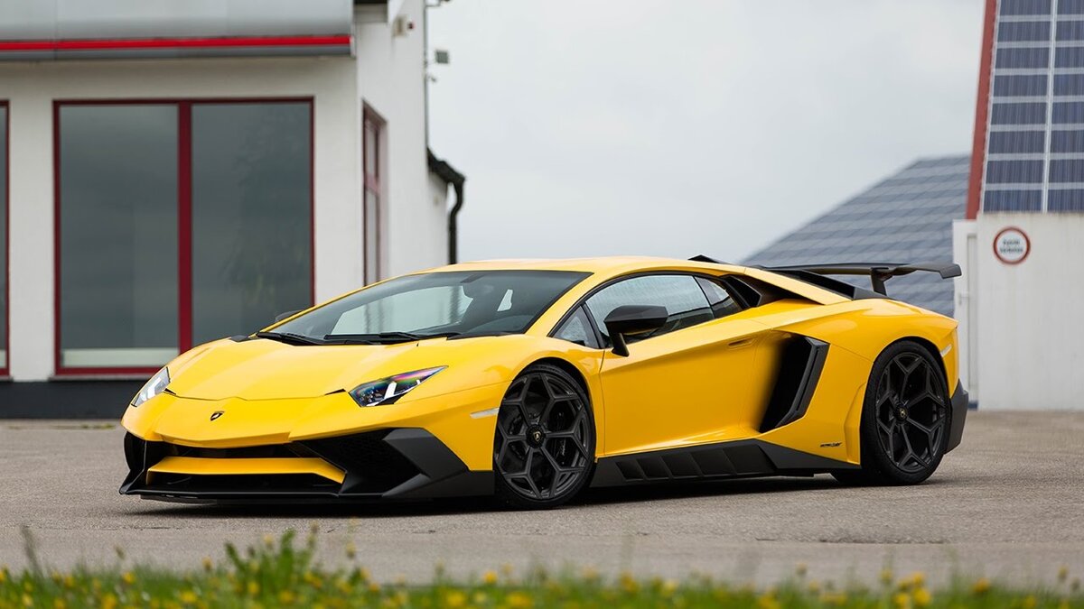 Lamborghini Aventador Yellow Roadster