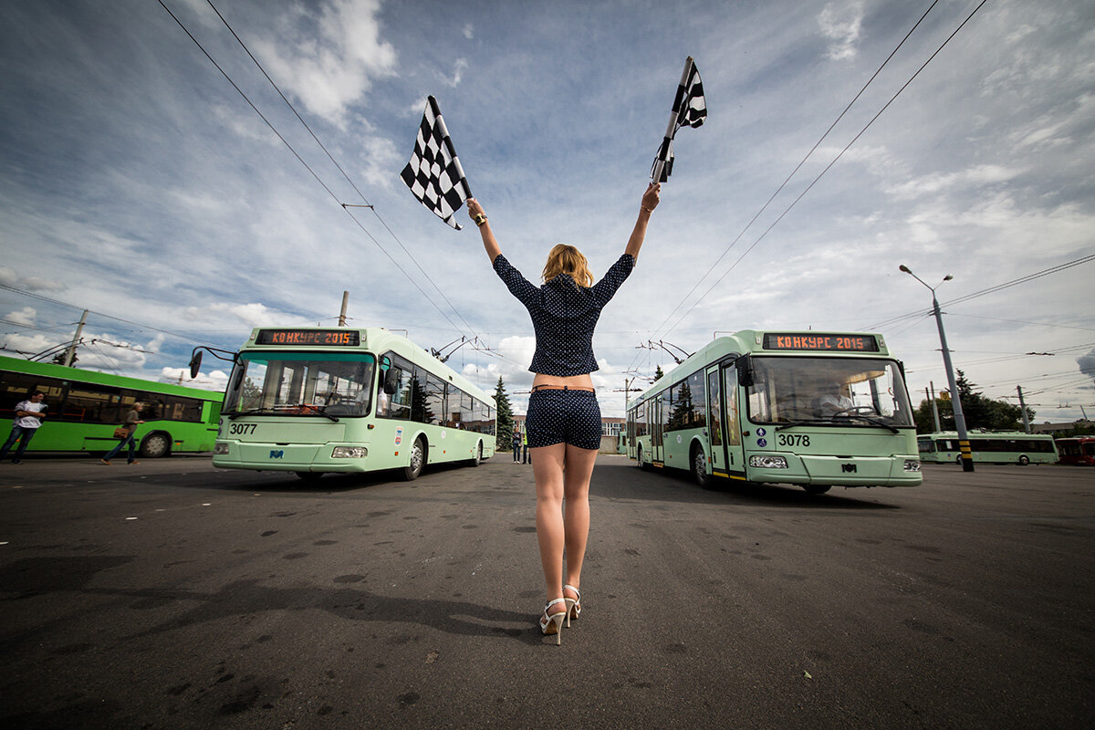 Автобус с девушками фотомоделями