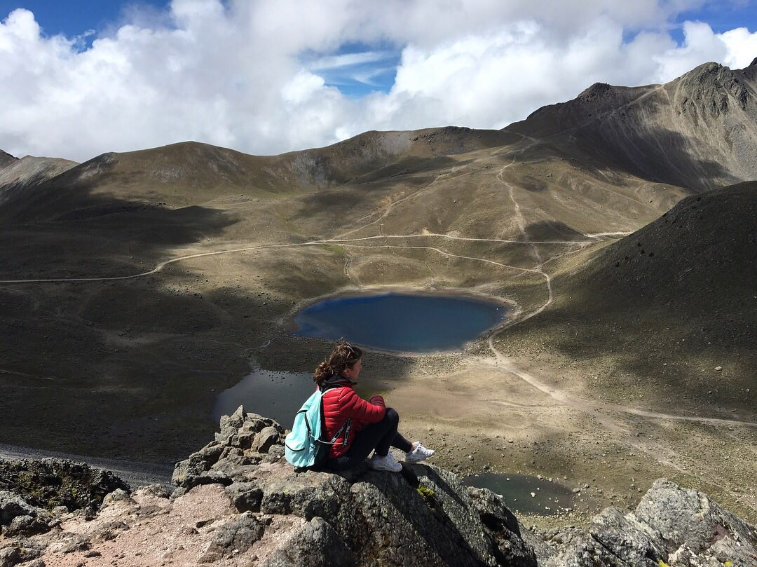 Вид на кратер вулкана Toluca, над облаками