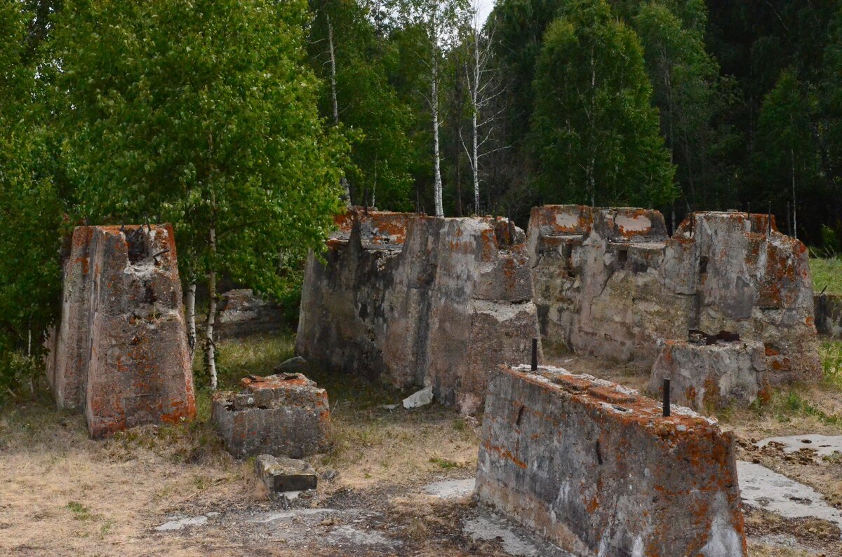 Руины старинной химической фабрики, затерянной в горах Южного Урала