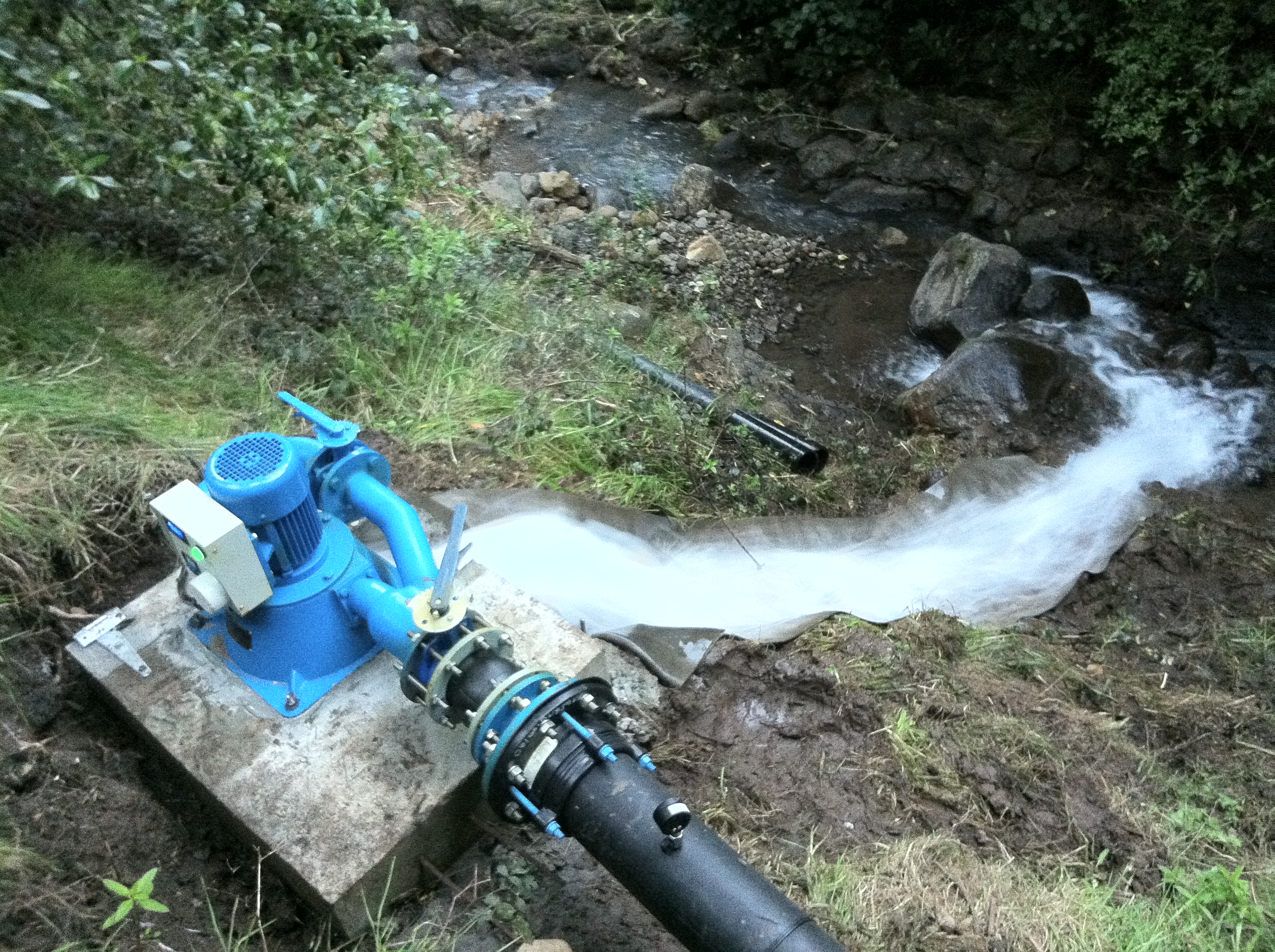 Hydro water. Турбинная мини ГЭС. Micro Hydro Power ГЭС. Гидрогенератор для ручья 20 КВТ. Микро ГЭС С турбиной Каплана 5квт.