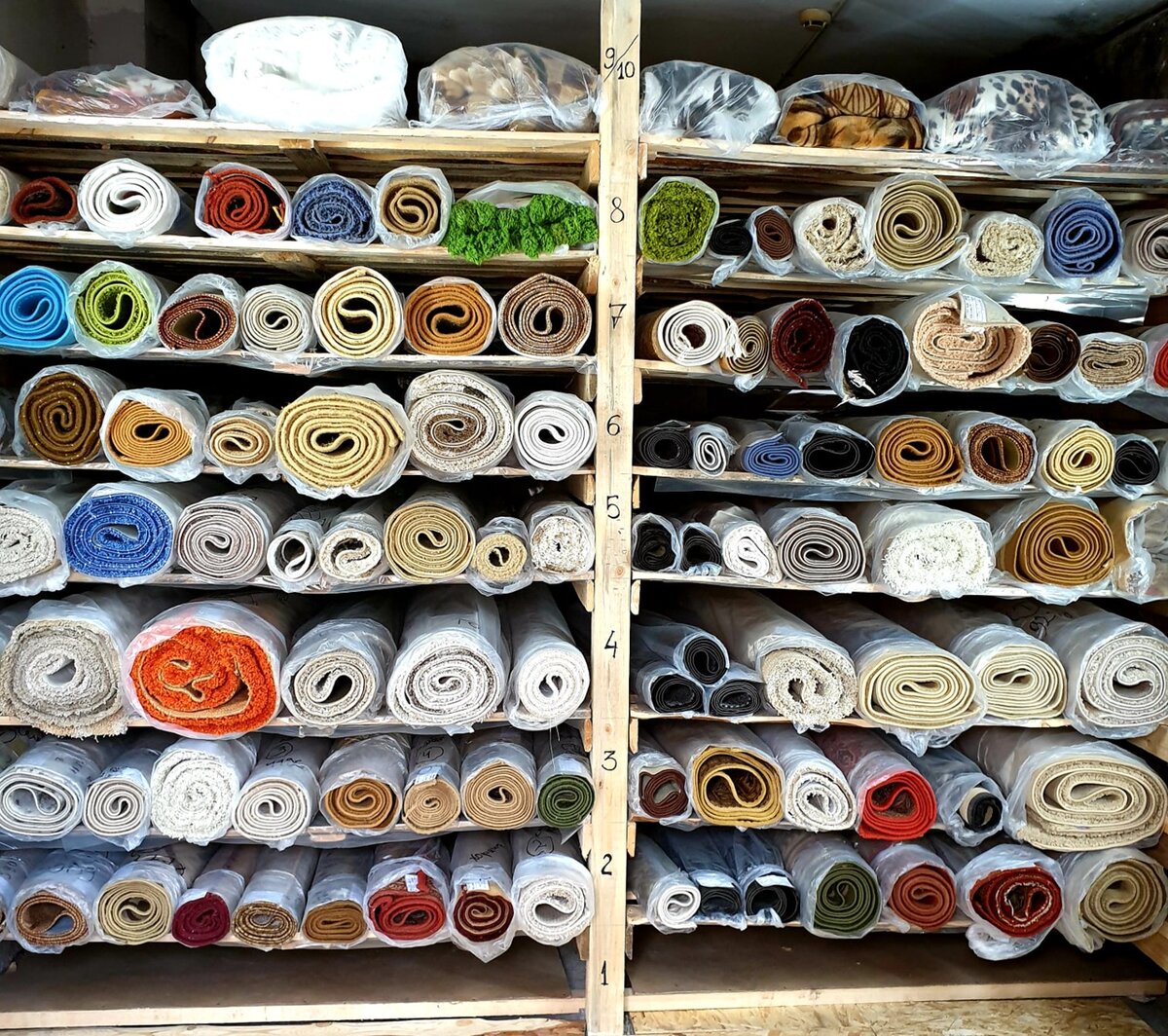 Наш склад ковров, готовятся к стирке.