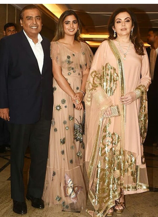 самые богатые азиаты в мире- семья Амбани с дочерью Ишей в центре